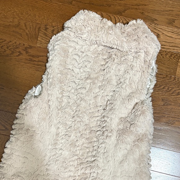 Cream Faux Fur Vest - Picture 4 of 4